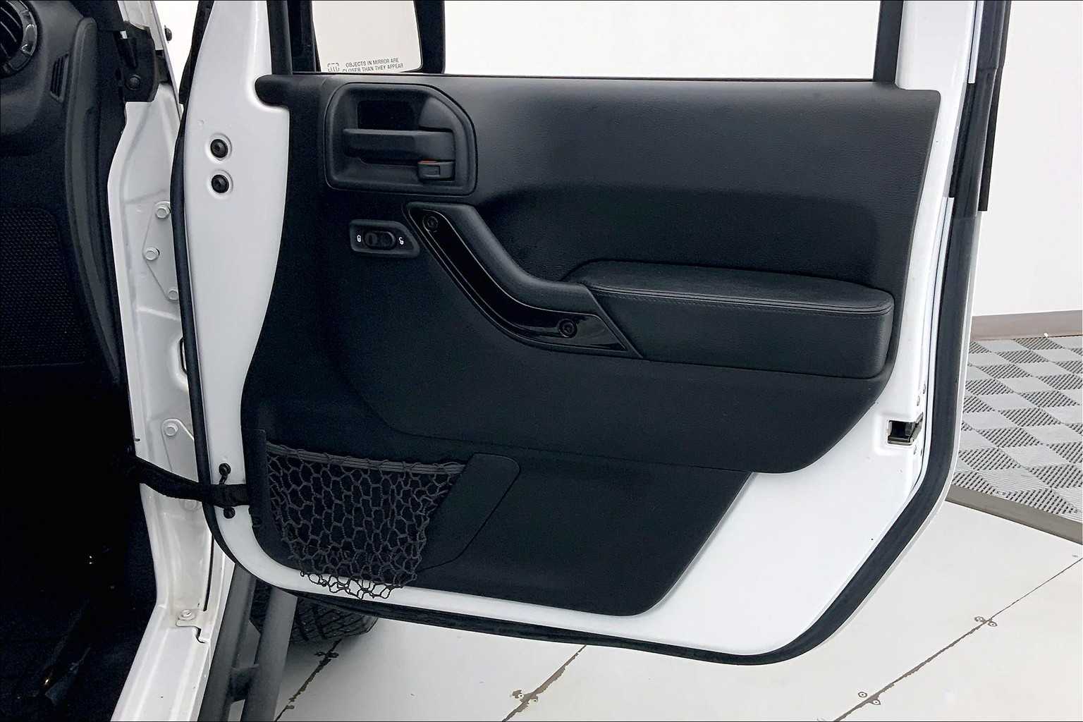 2015 Jeep Wrangler Unlimited Sahara 21