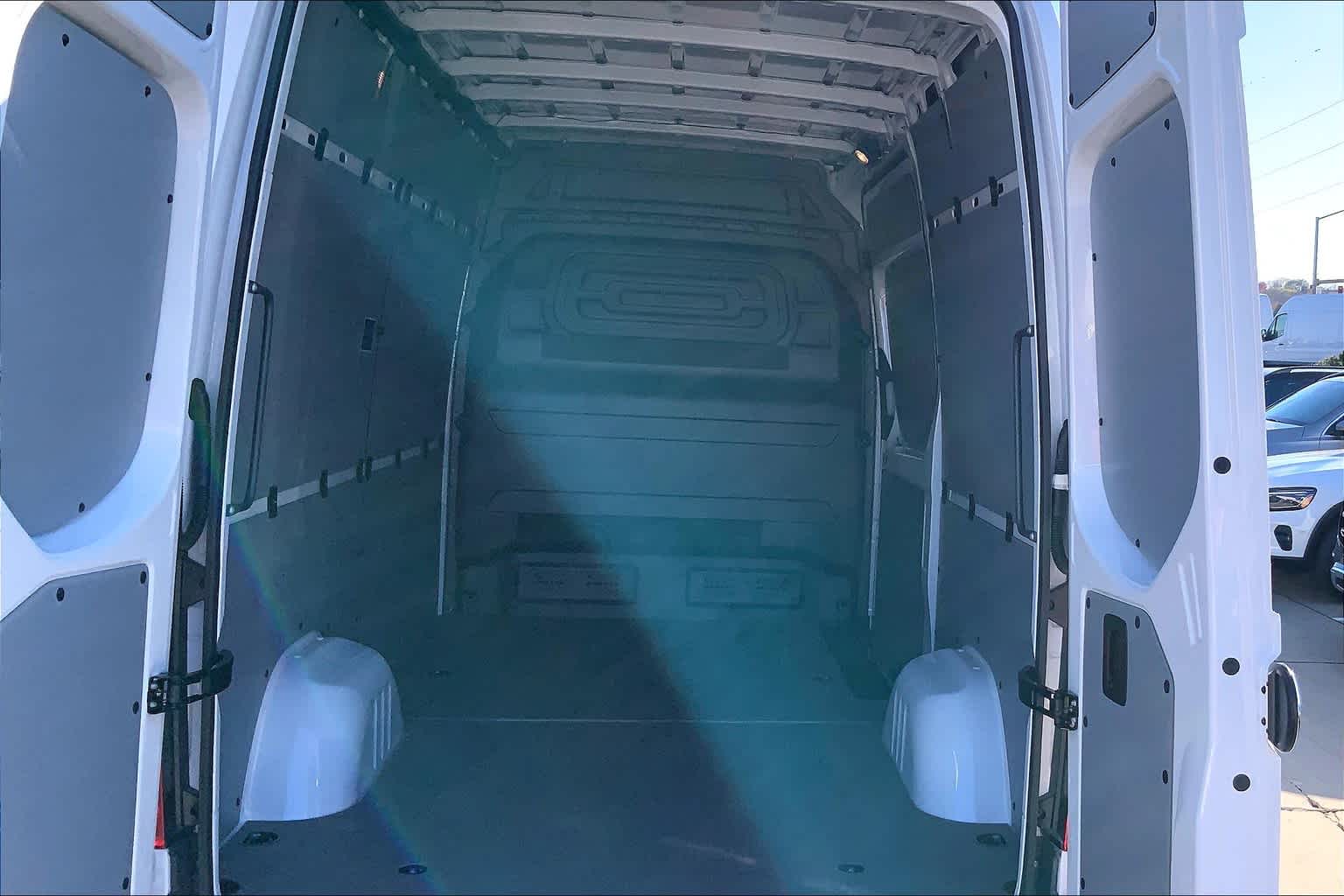 Thumbnail: 2025 Mercedes-Benz Sprinter - 18