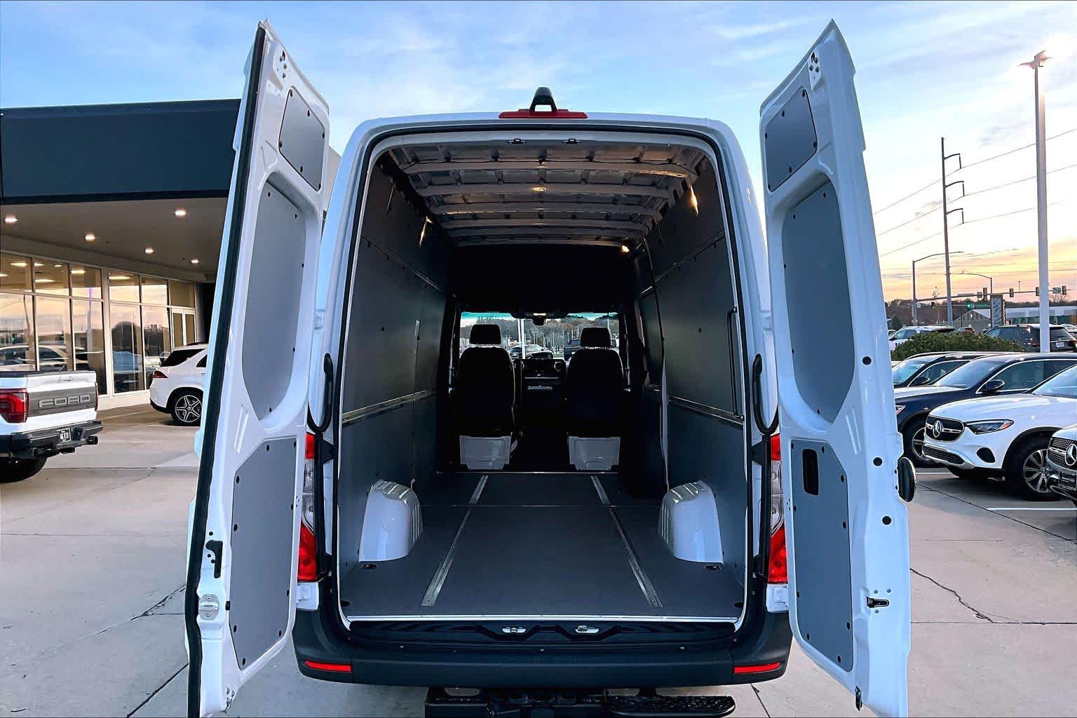 Thumbnail: 2026 Mercedes-Benz Sprinter - 18