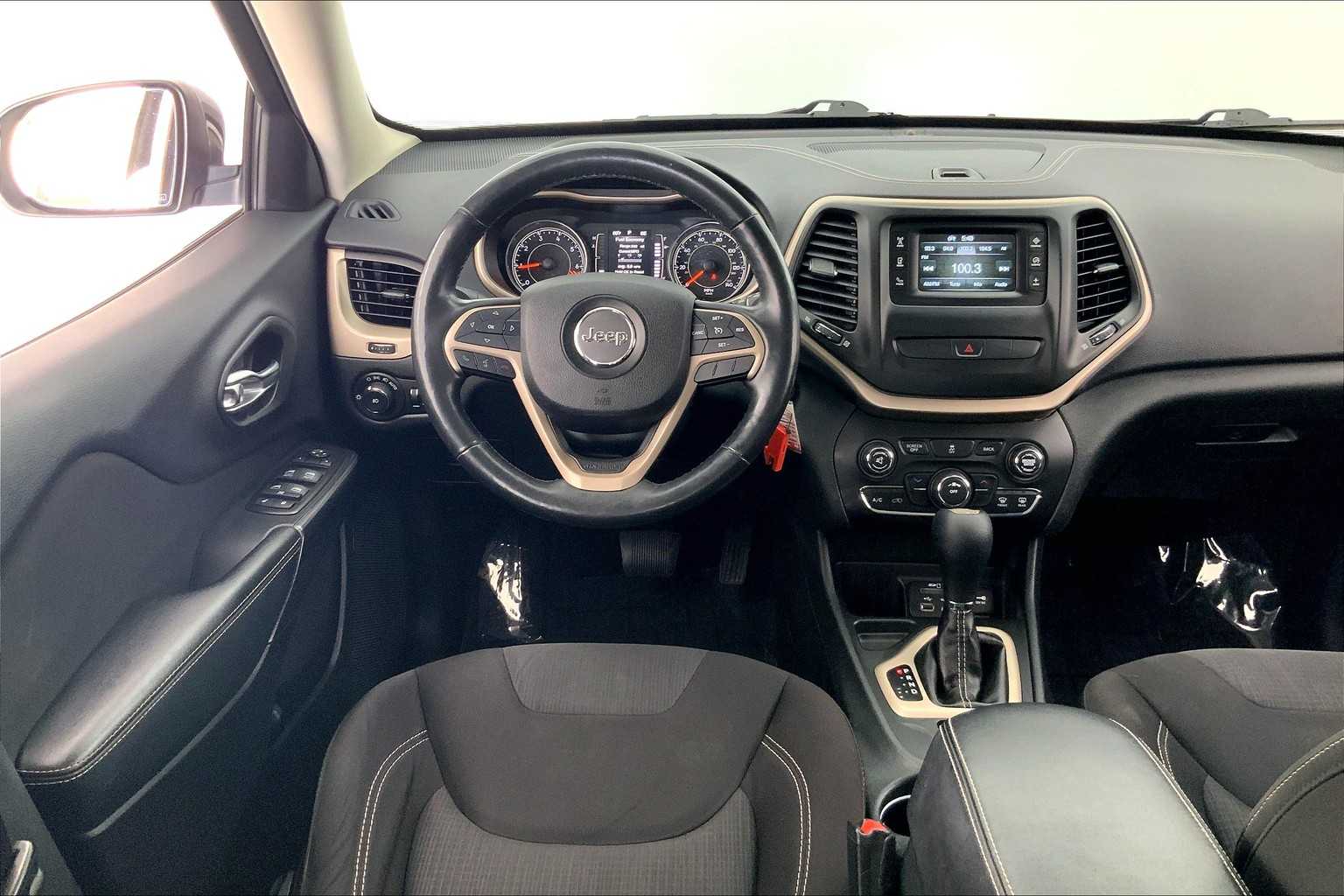 Thumbnail: 2015 Jeep Cherokee - 15