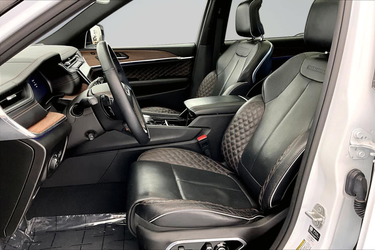 Thumbnail: 2023 Jeep Grand Cherokee - 11