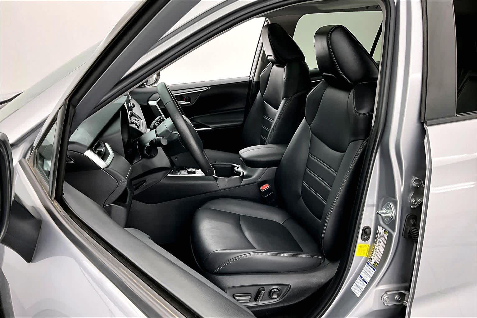 Thumbnail: 2022 Toyota RAV4 - 11