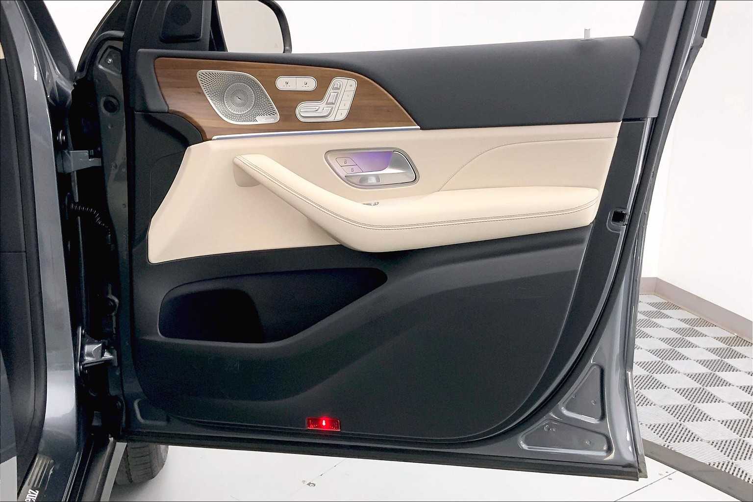 Thumbnail: 2024 Mercedes-Benz GLE - 24