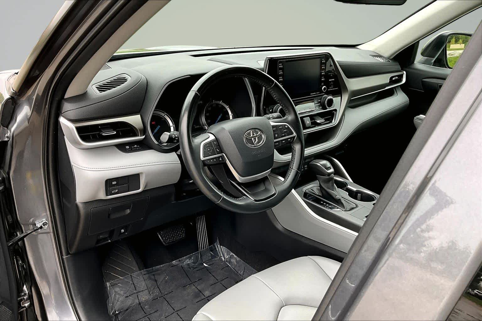 Thumbnail: 2022 Toyota Highlander - 2