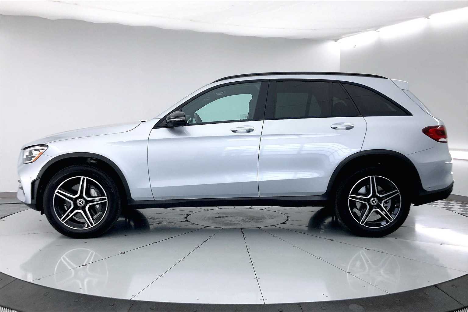 Thumbnail: 2022 Mercedes-Benz GLC - 3