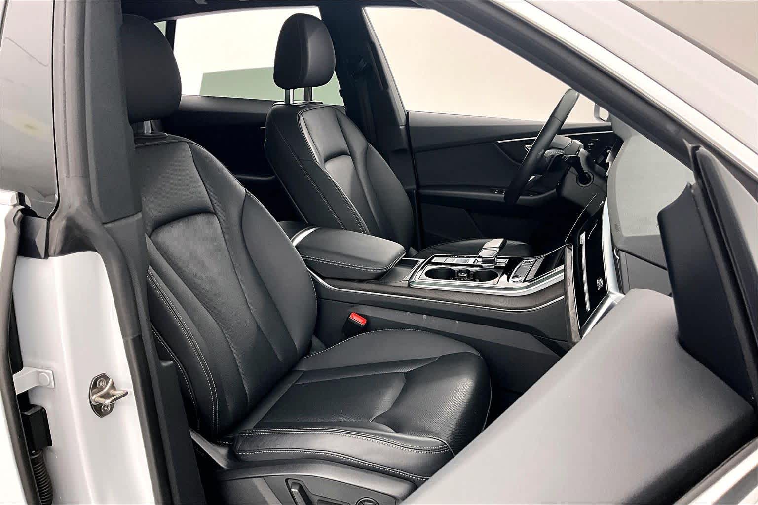 Thumbnail: 2021 Audi Q8 - 14