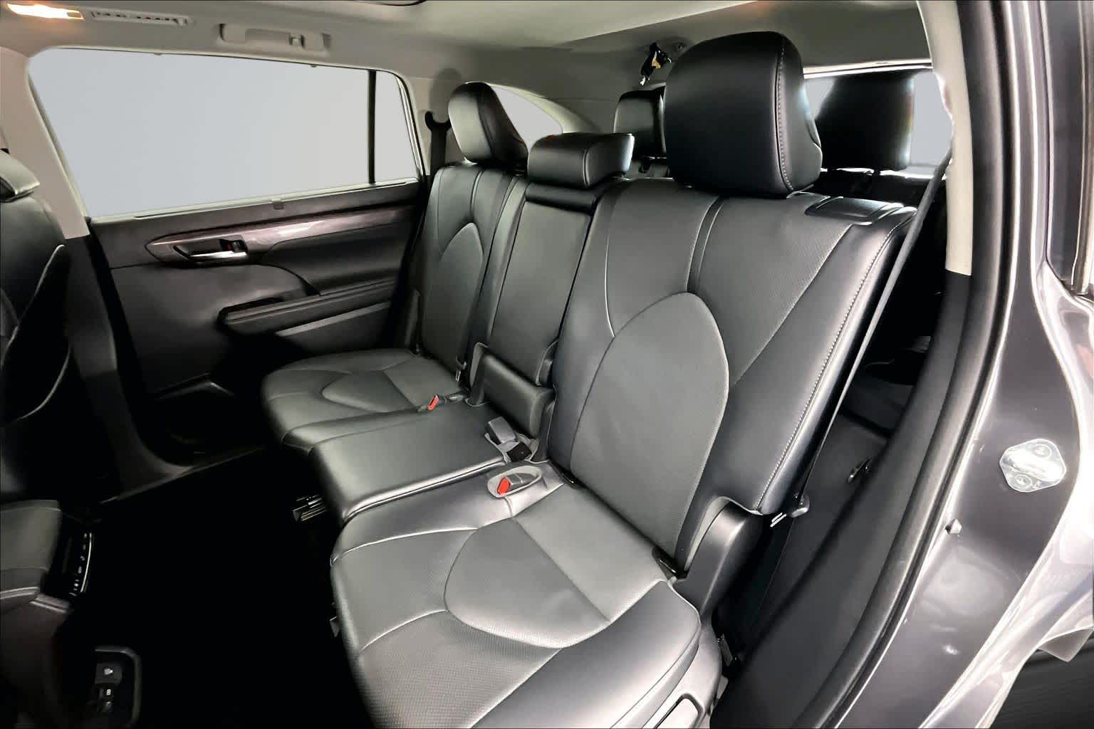 Thumbnail: 2022 Toyota Highlander - 12
