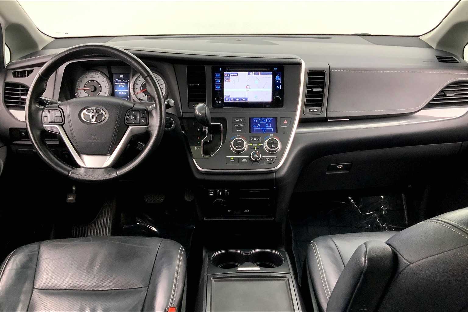 Thumbnail: 2015 Toyota Sienna - 10
