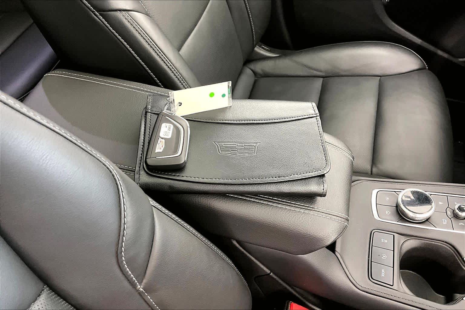 Thumbnail: 2024 Cadillac XT4 - 20