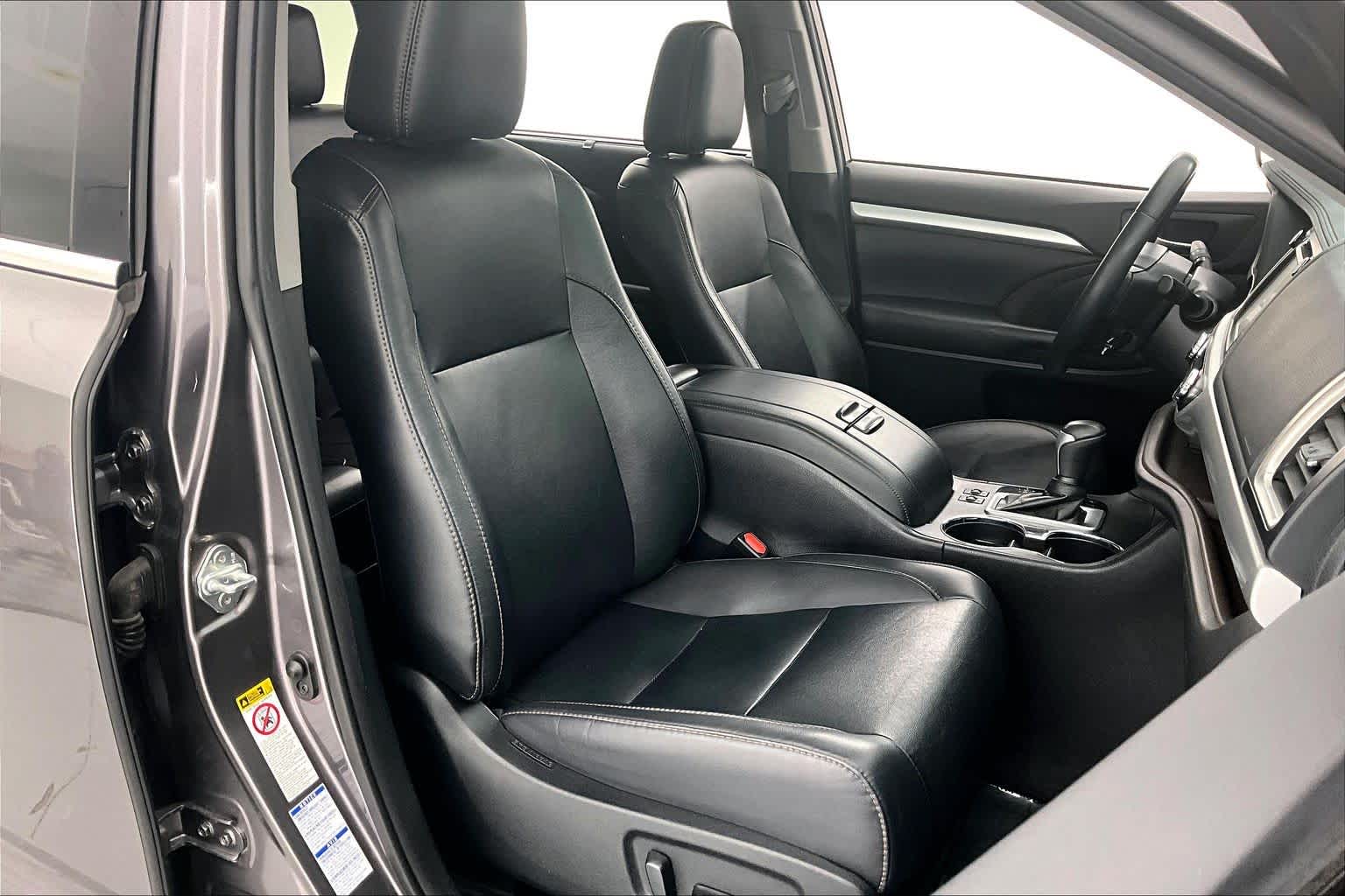 Thumbnail: 2019 Toyota Highlander - 14