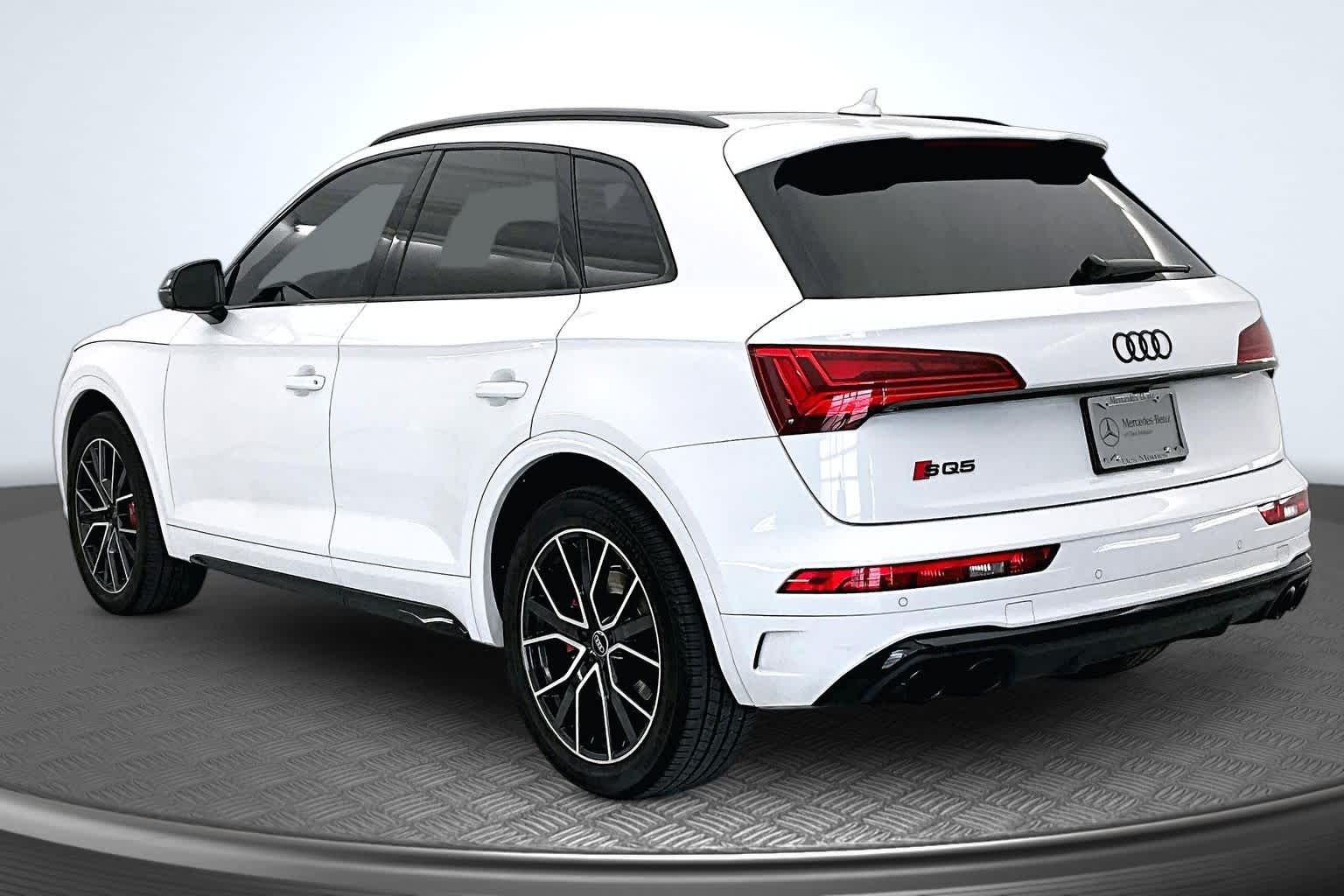 Thumbnail: 2024 Audi SQ5 - 3