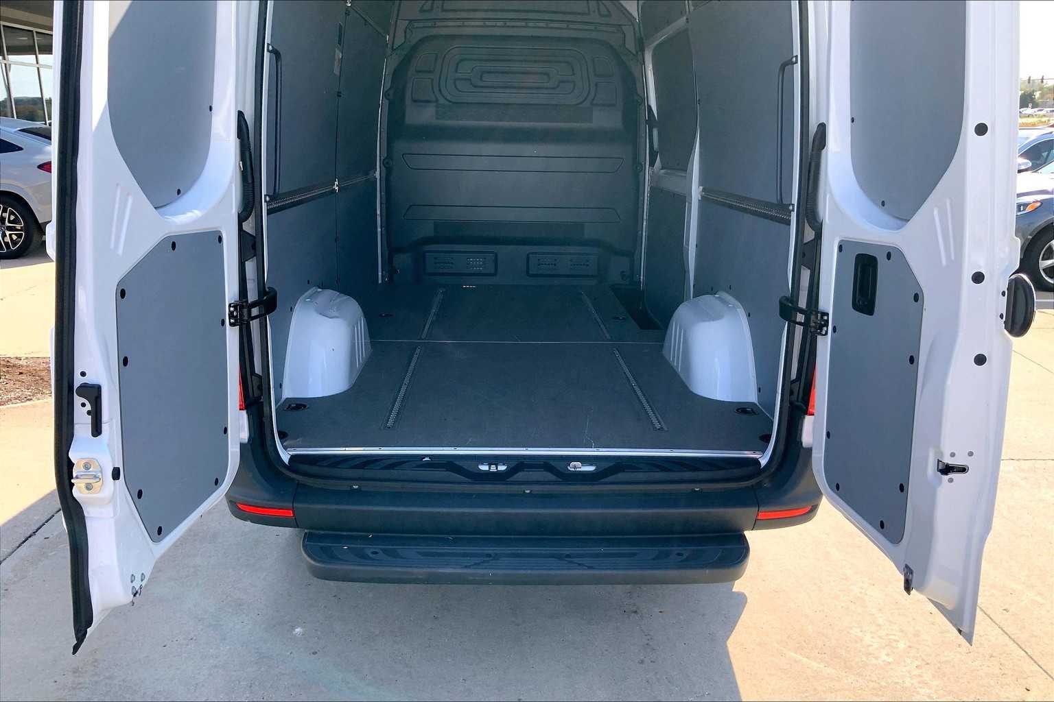 Thumbnail: 2024 Mercedes-Benz Sprinter - 16