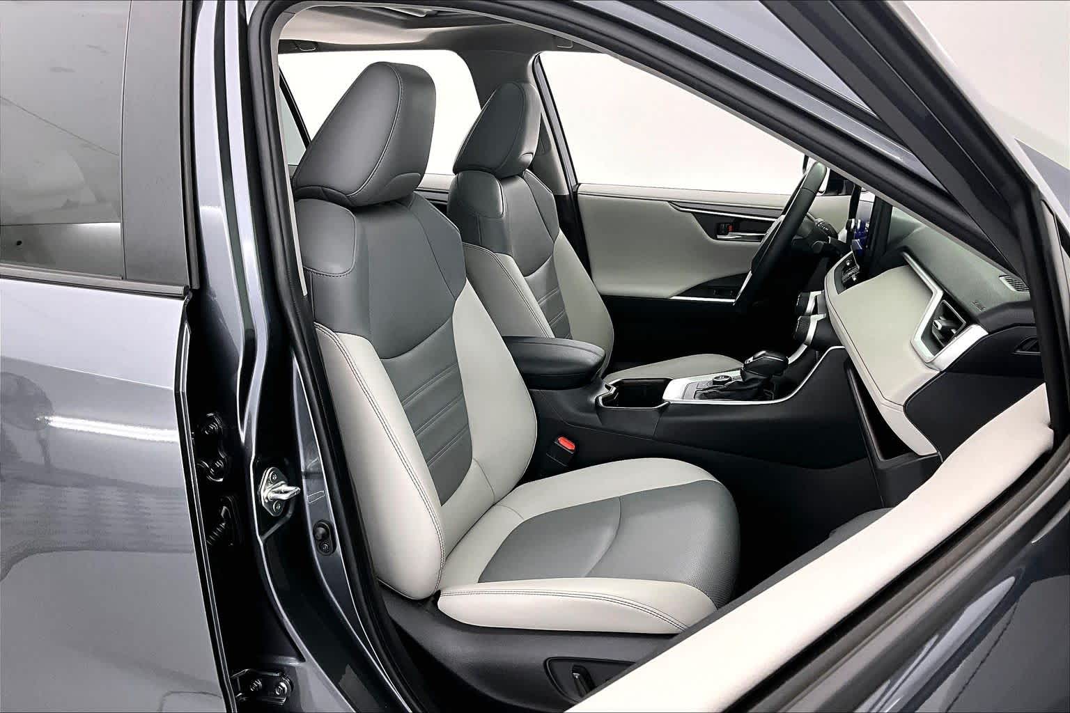 Thumbnail: 2023 Toyota RAV4 - 14