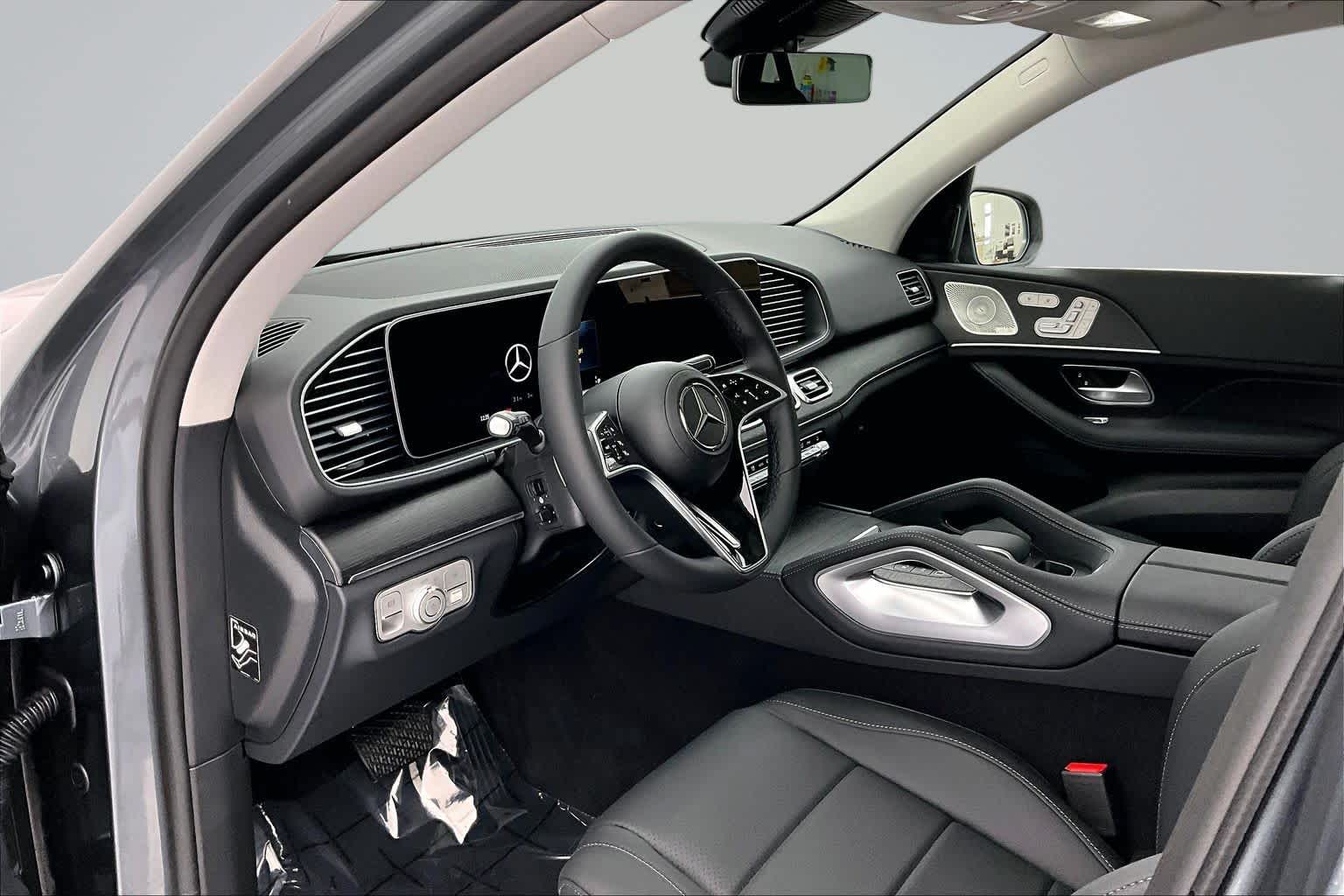 Thumbnail: 2026 Mercedes-Benz GLE - 2