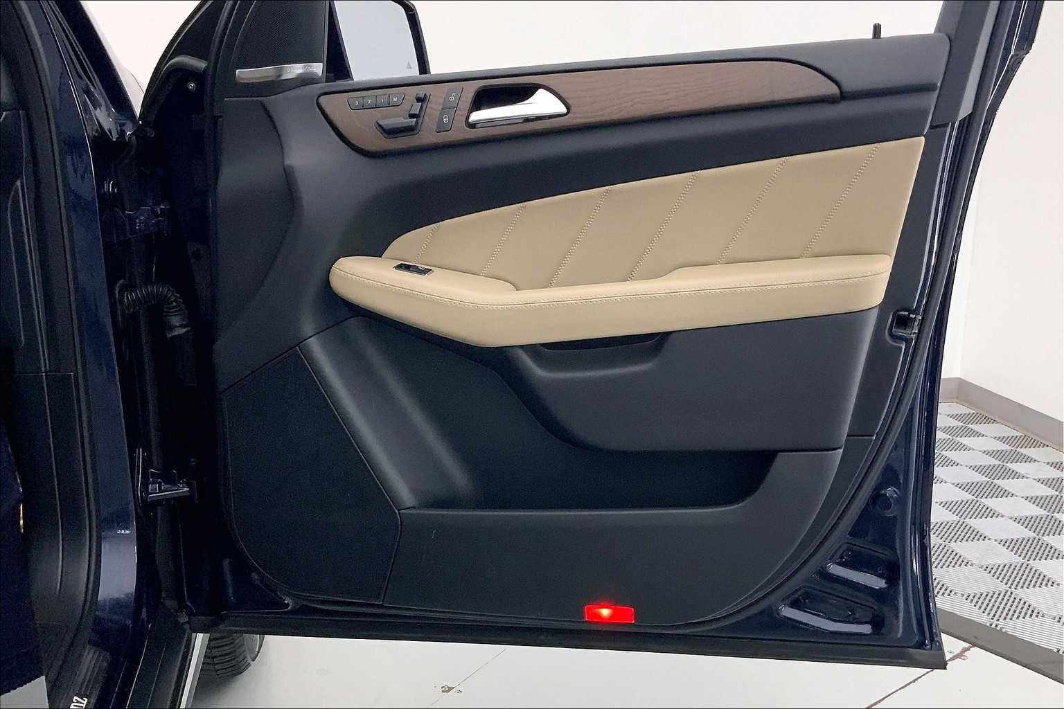 Thumbnail: 2016 Mercedes-Benz GL-Class - 24