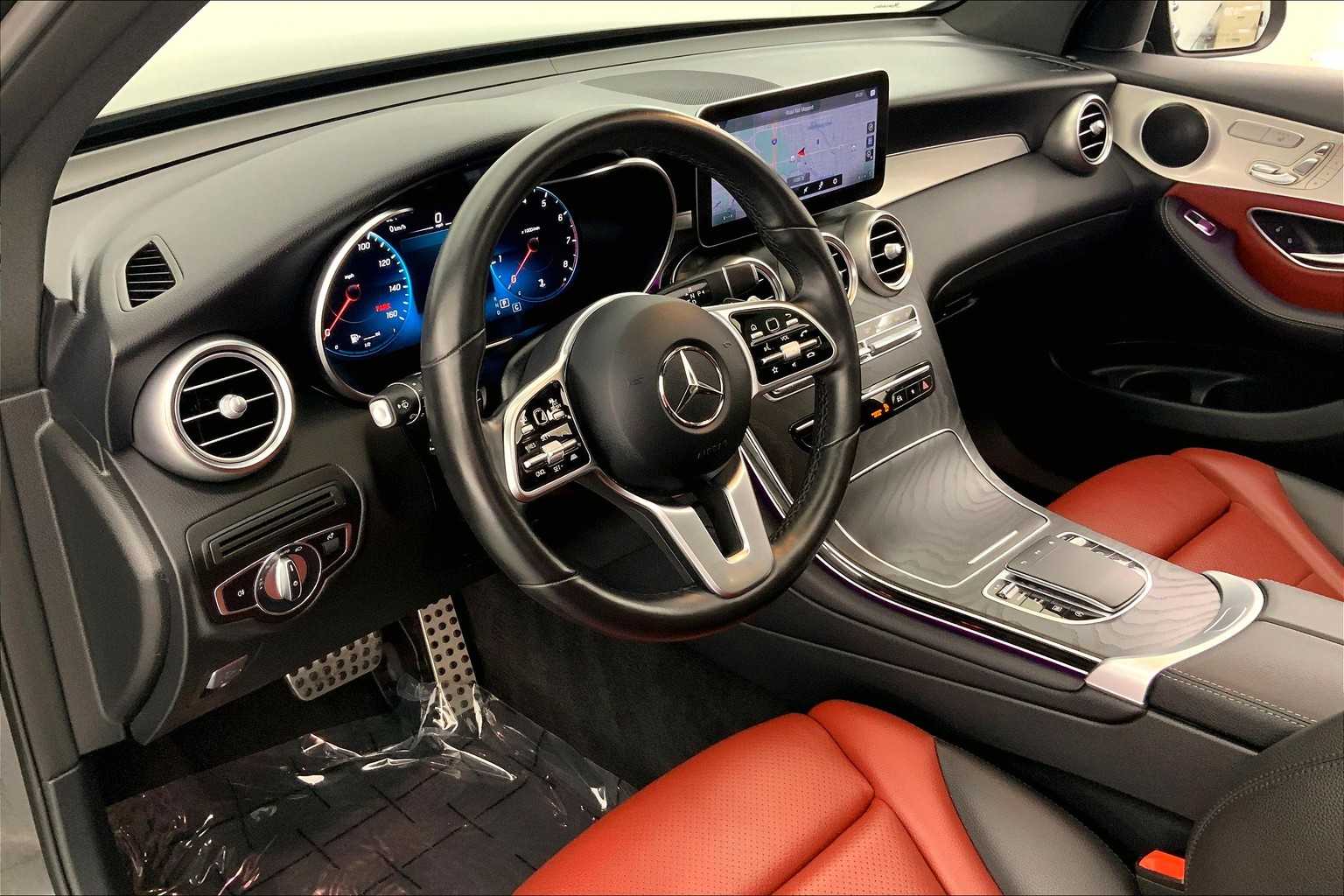 2022 Mercedes-Benz GLC 300 2