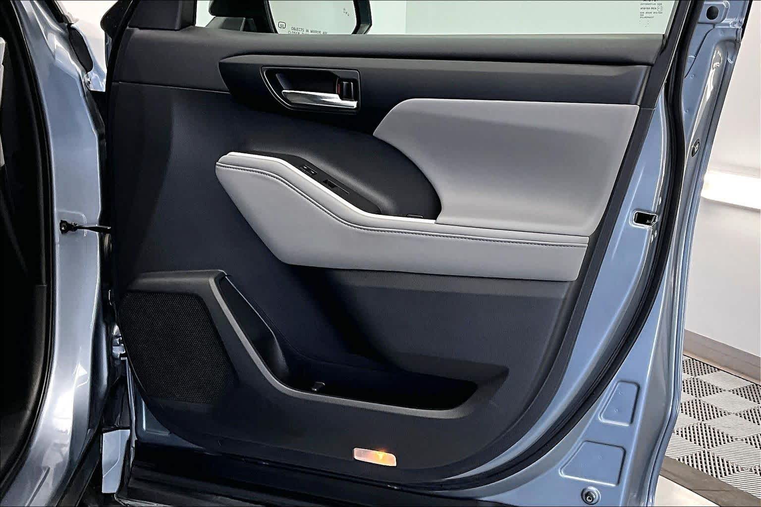 Thumbnail: 2021 Toyota Highlander - 24