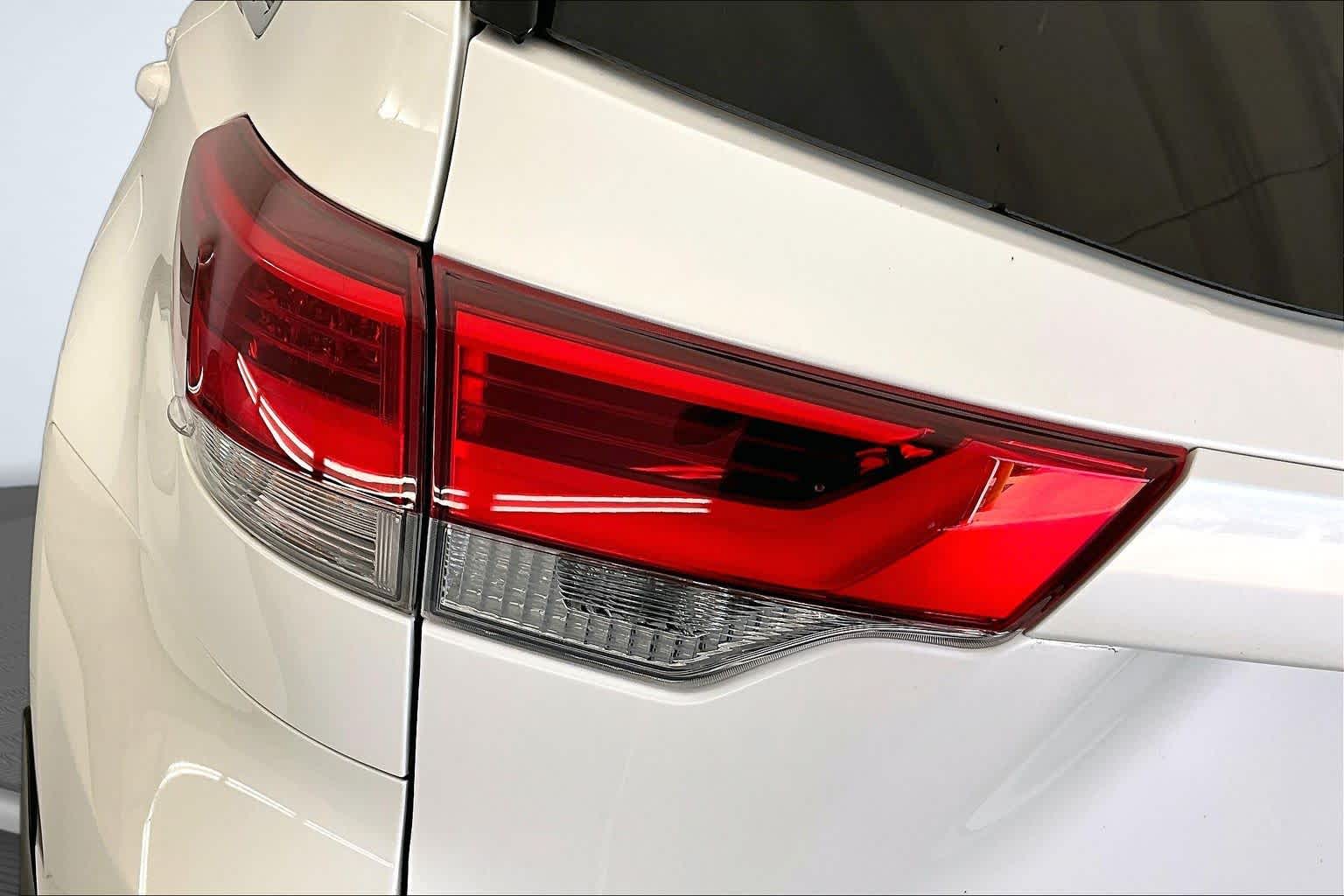 Thumbnail: 2017 Toyota Highlander - 25