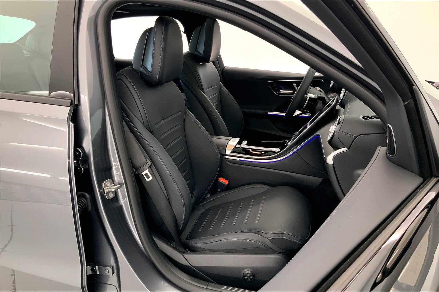 Thumbnail: 2025 Mercedes-Benz C-Class - 14