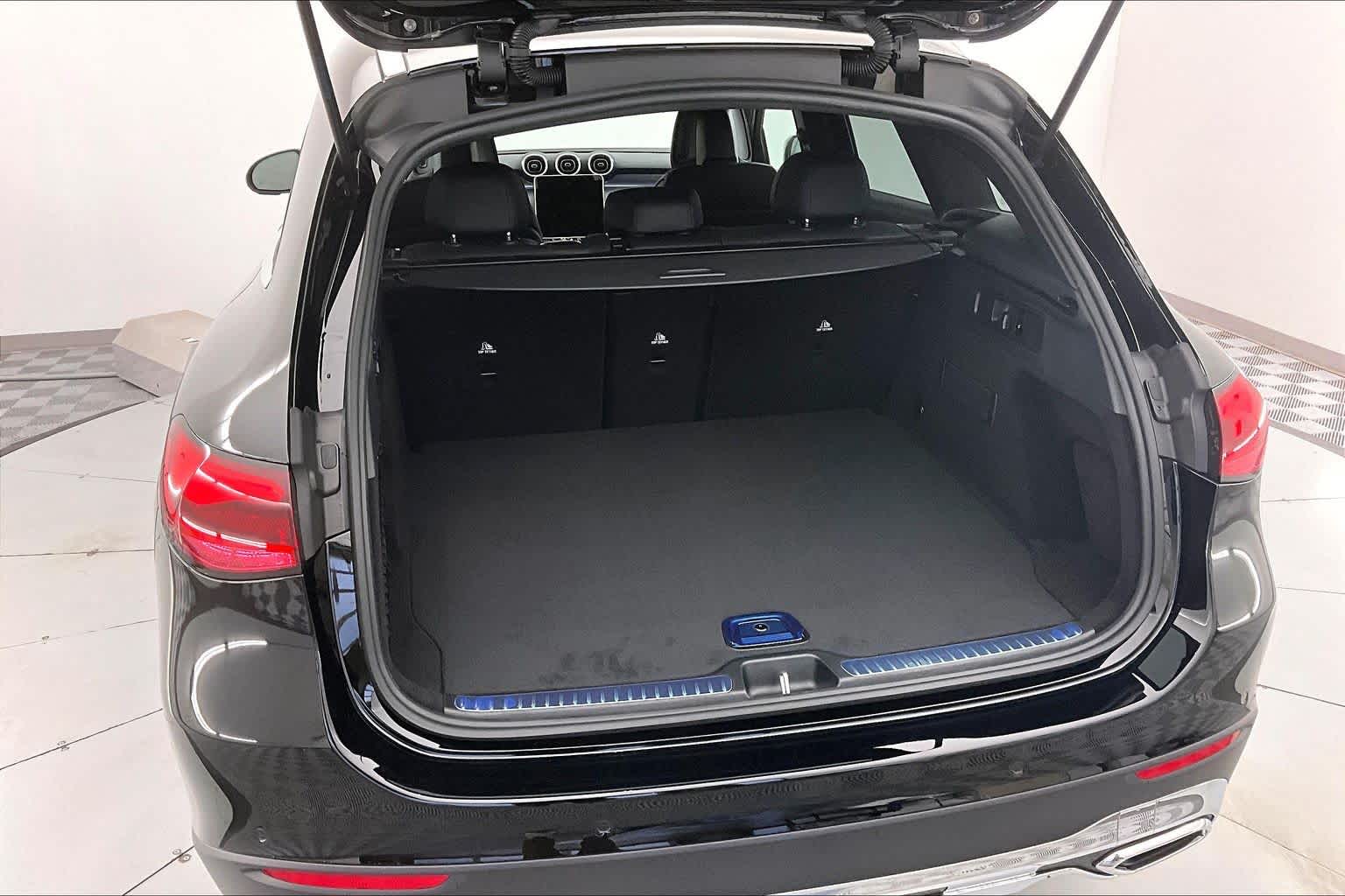 Thumbnail: 2026 Mercedes-Benz GLC - 19