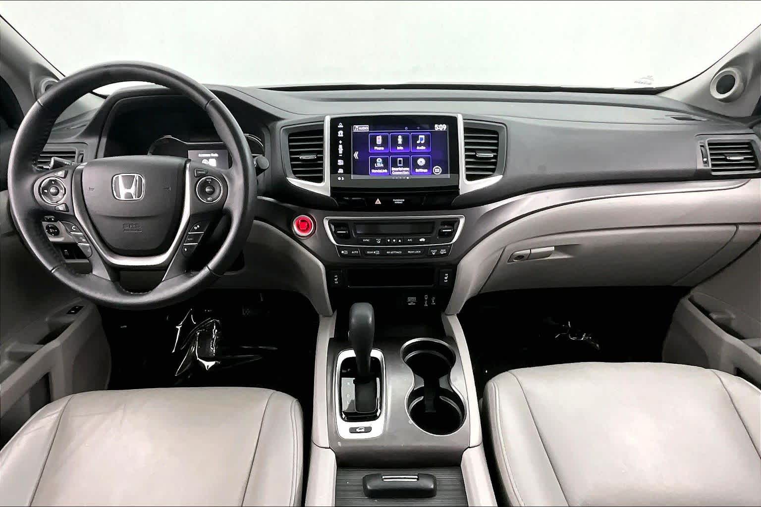 Thumbnail: 2017 Honda Pilot - 10