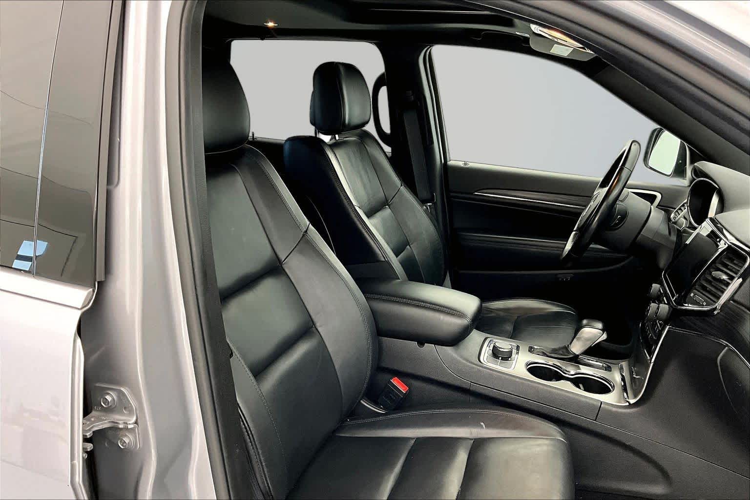Thumbnail: 2021 Jeep Grand Cherokee - 14