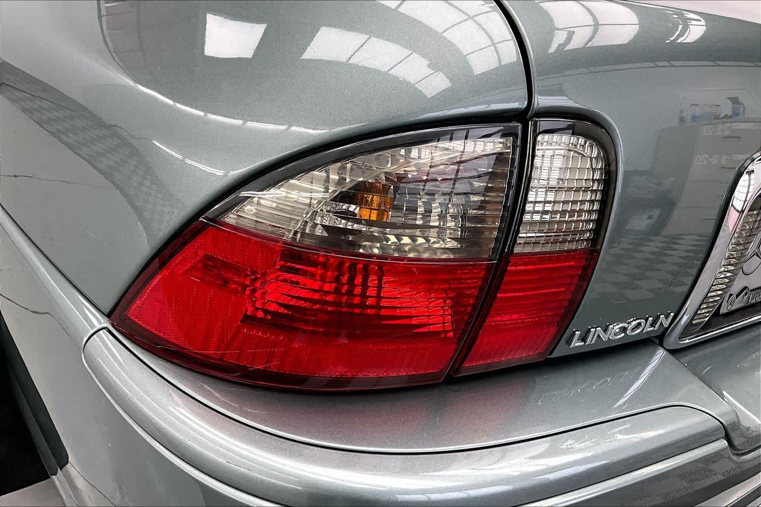 Thumbnail: 2005 Lincoln LS - 25