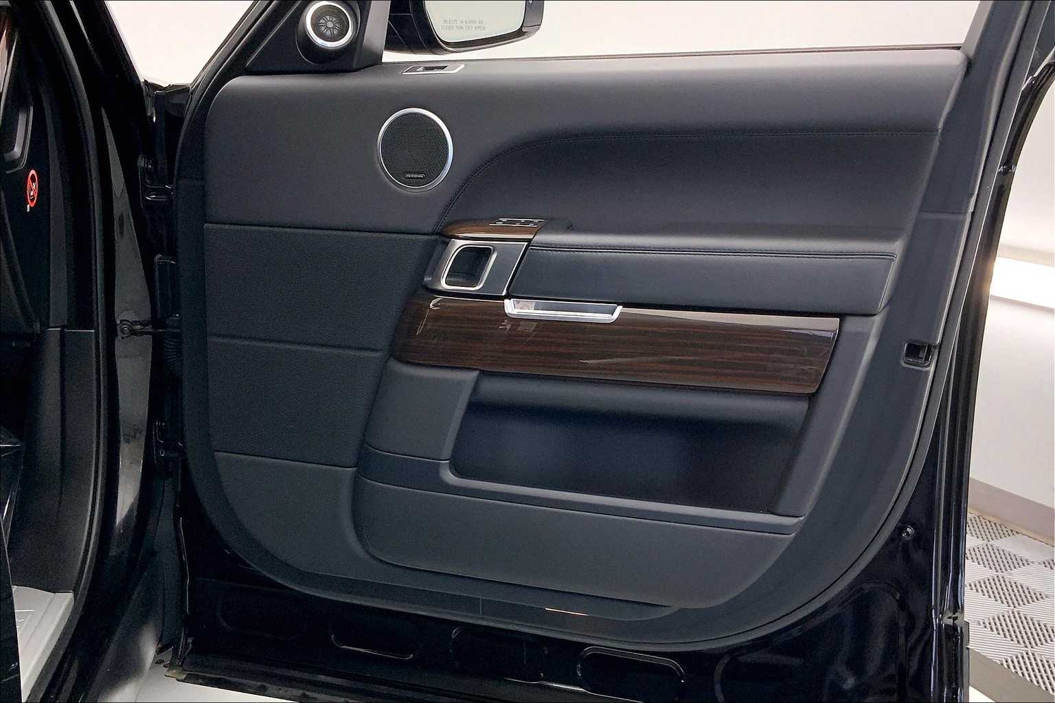 Thumbnail: 2017 Land Rover Range Rover - 24