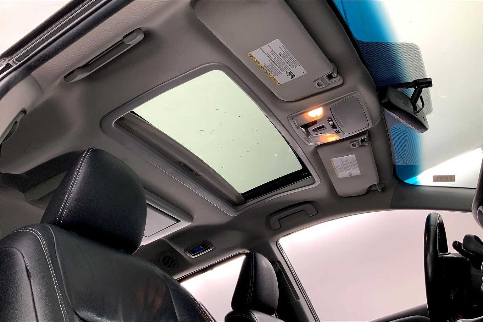 Thumbnail: 2015 Toyota Sienna - 22