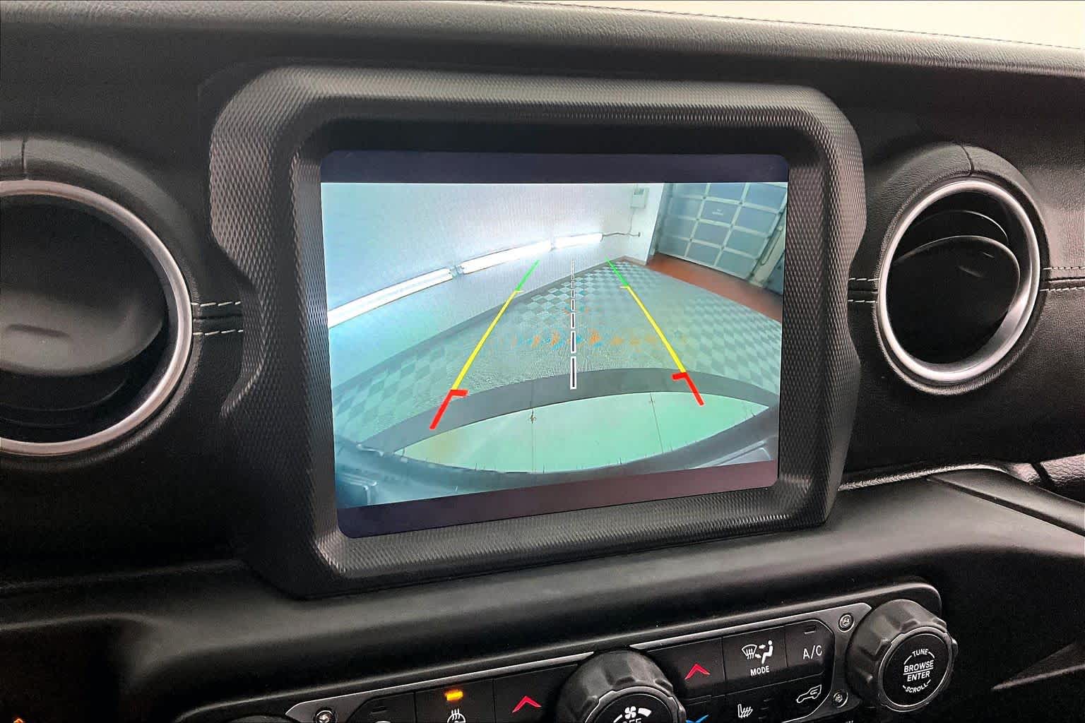 Thumbnail: 2018 Jeep Wrangler - 21