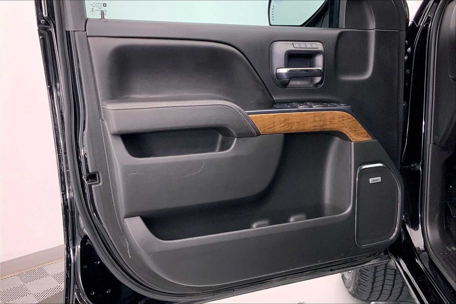 Thumbnail: 2017 Chevrolet Silverado 1500 - 22