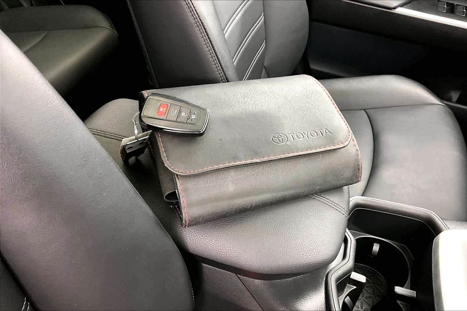 Thumbnail: 2022 Toyota RAV4 - 20