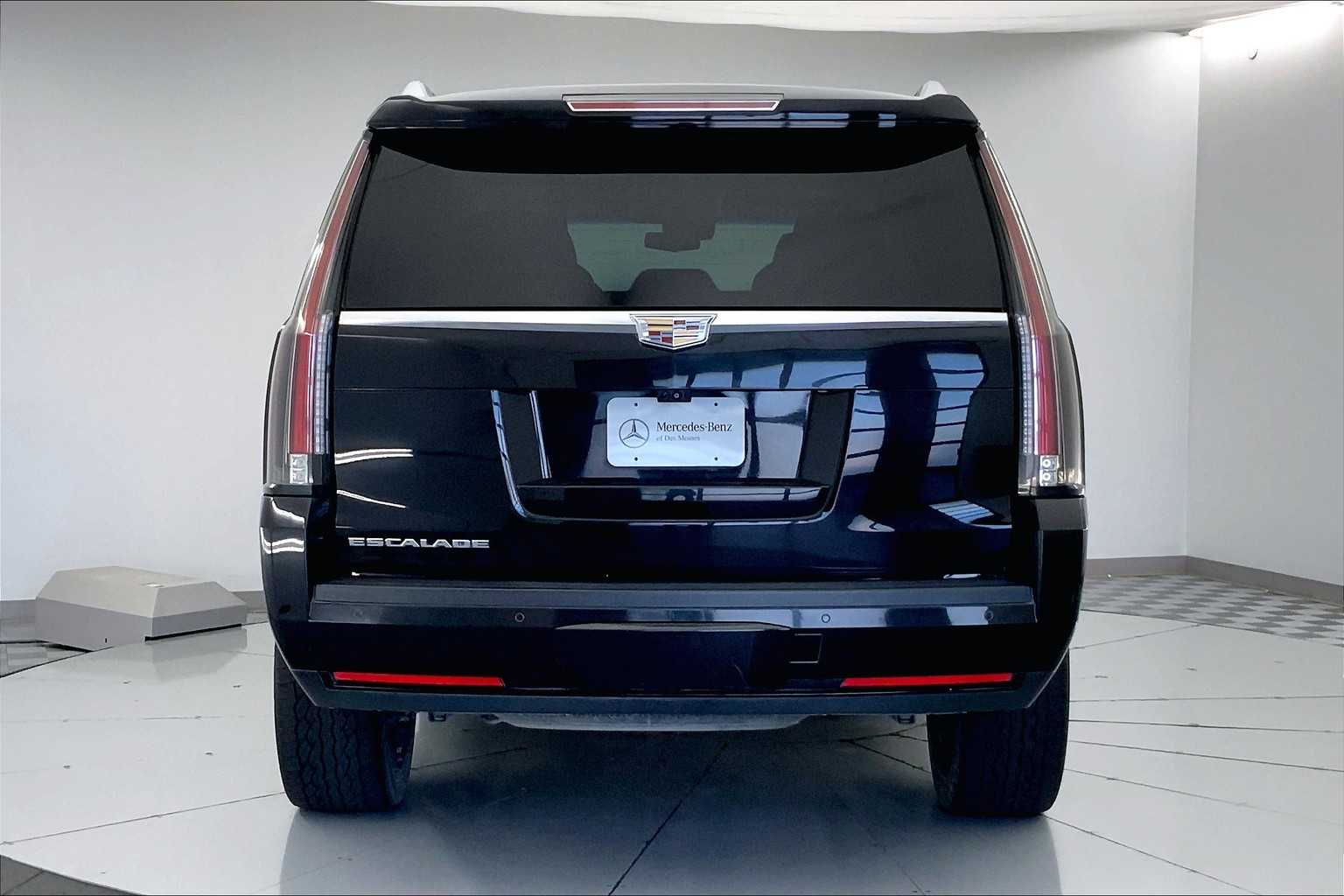 Thumbnail: 2017 Cadillac Escalade - 5
