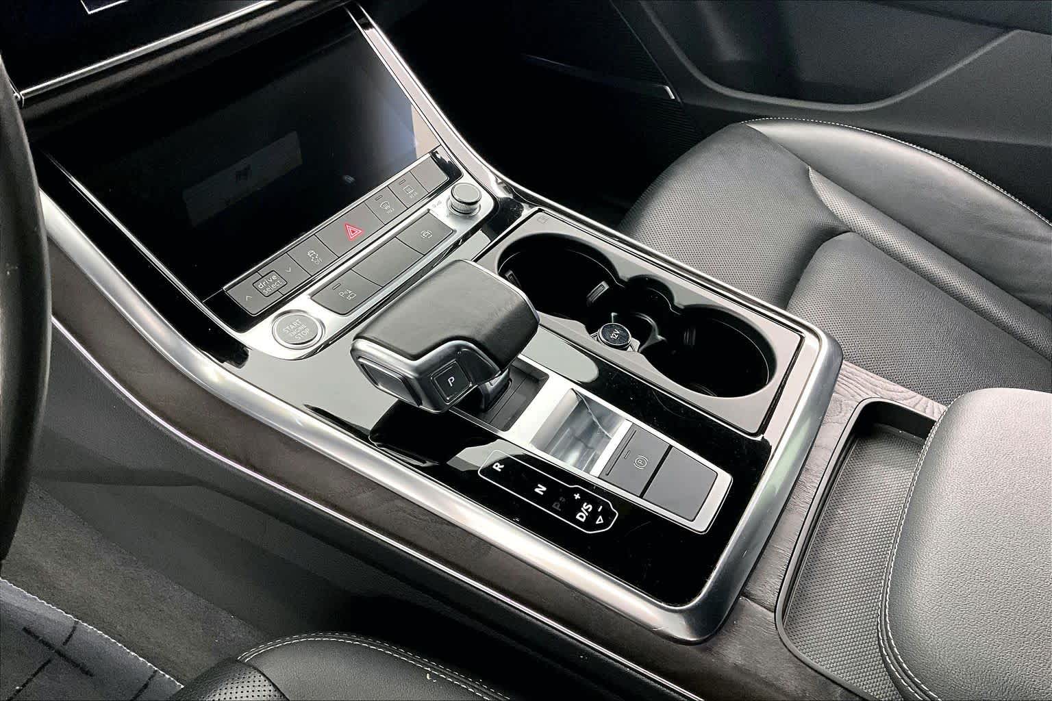 Thumbnail: 2021 Audi Q8 - 17