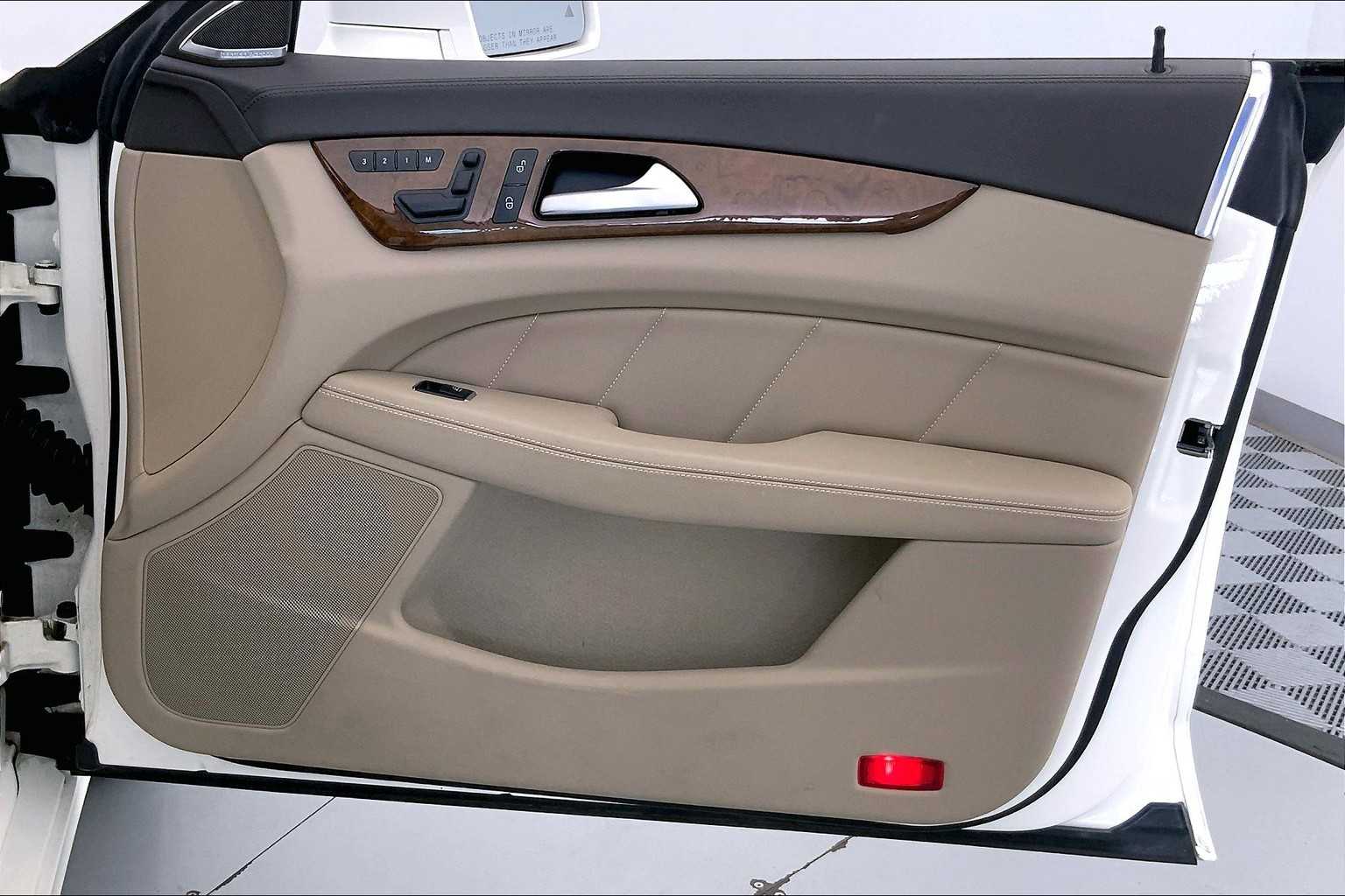 Thumbnail: 2012 Mercedes-Benz CLS - 24
