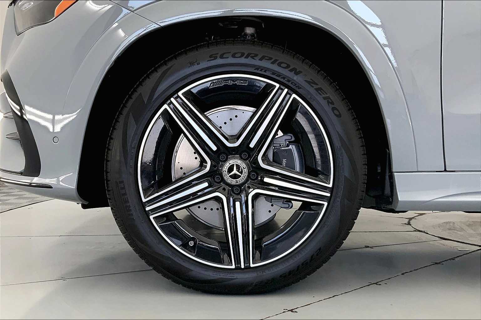 Thumbnail: 2026 Mercedes-Benz GLE - 8