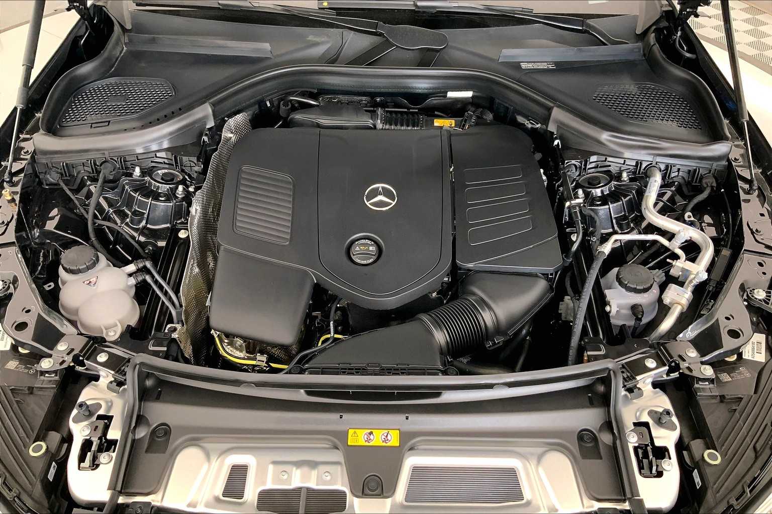 Thumbnail: 2026 Mercedes-Benz GLC - 9