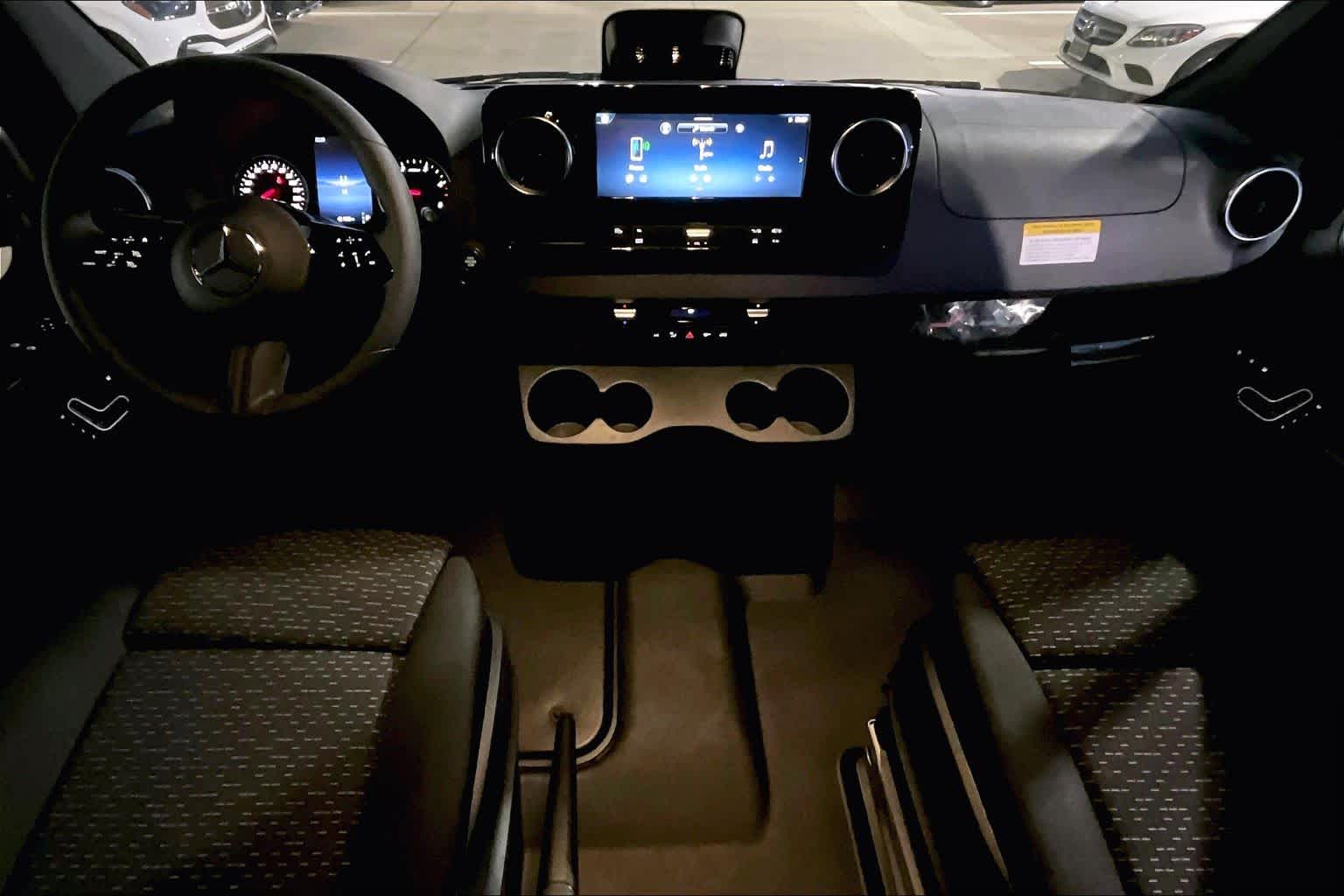 Thumbnail: 2025 Mercedes-Benz Sprinter - 10