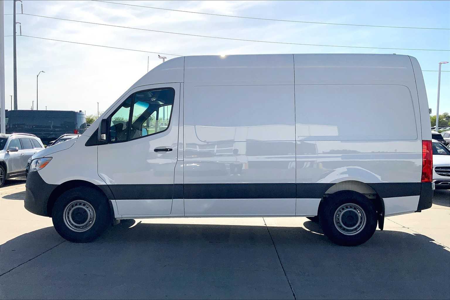 Thumbnail: 2024 Mercedes-Benz Sprinter - 3