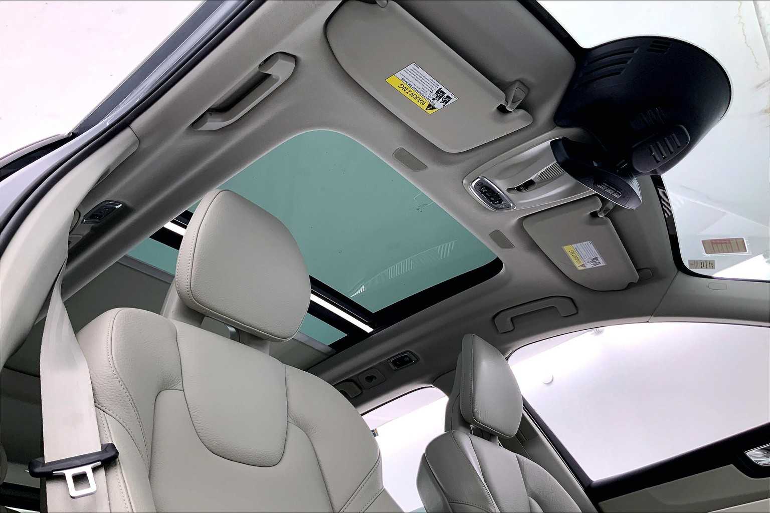 Thumbnail: 2018 Volvo XC60 - 22
