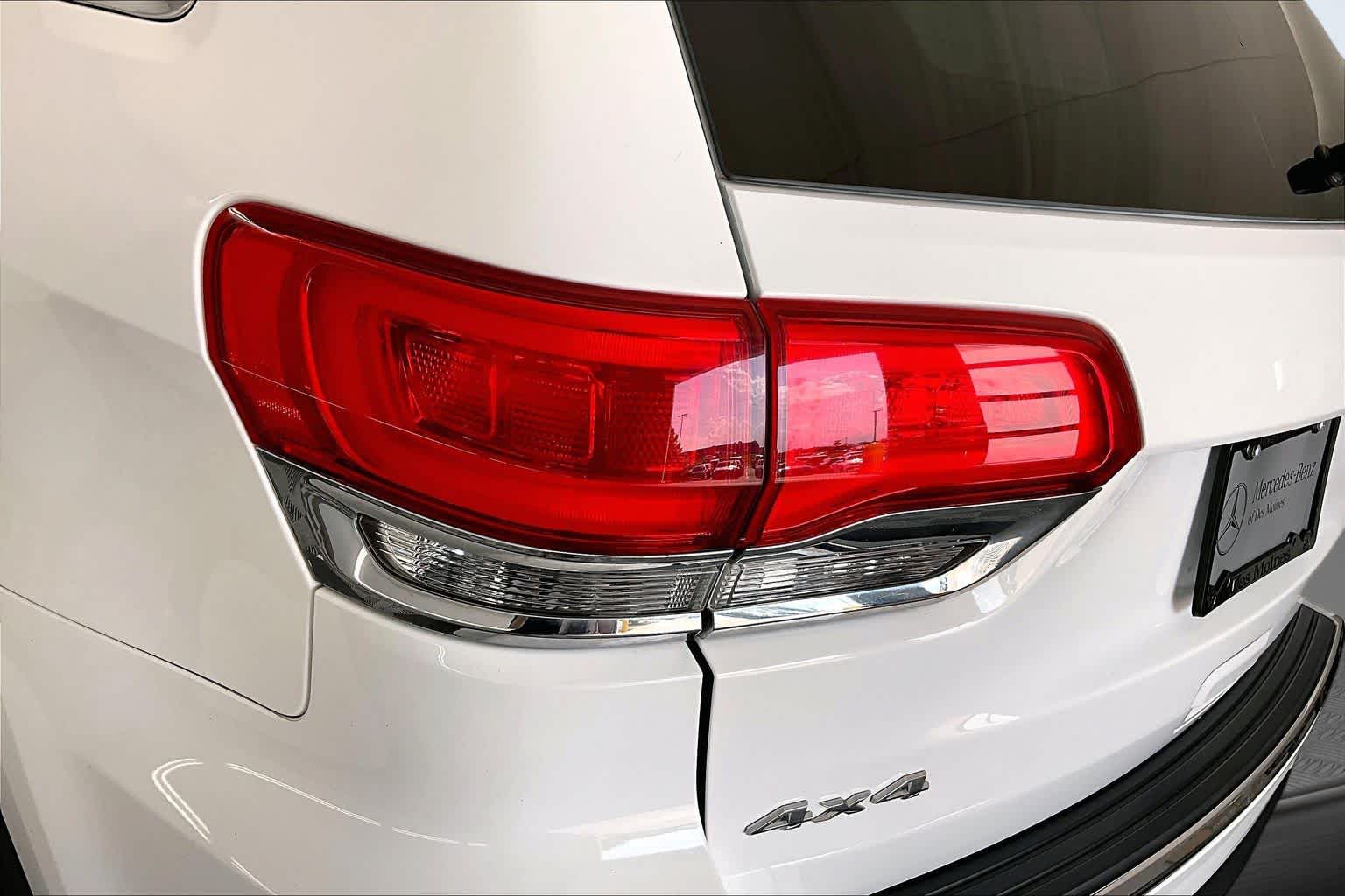 Thumbnail: 2015 Jeep Grand Cherokee - 25