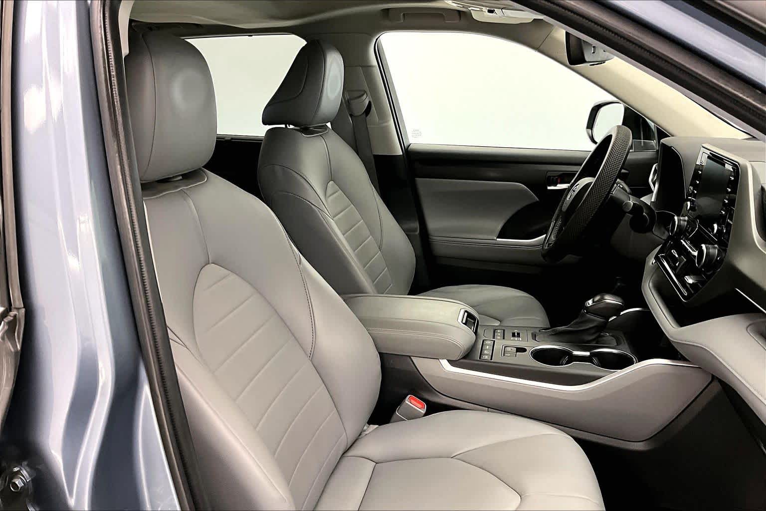 Thumbnail: 2021 Toyota Highlander - 14