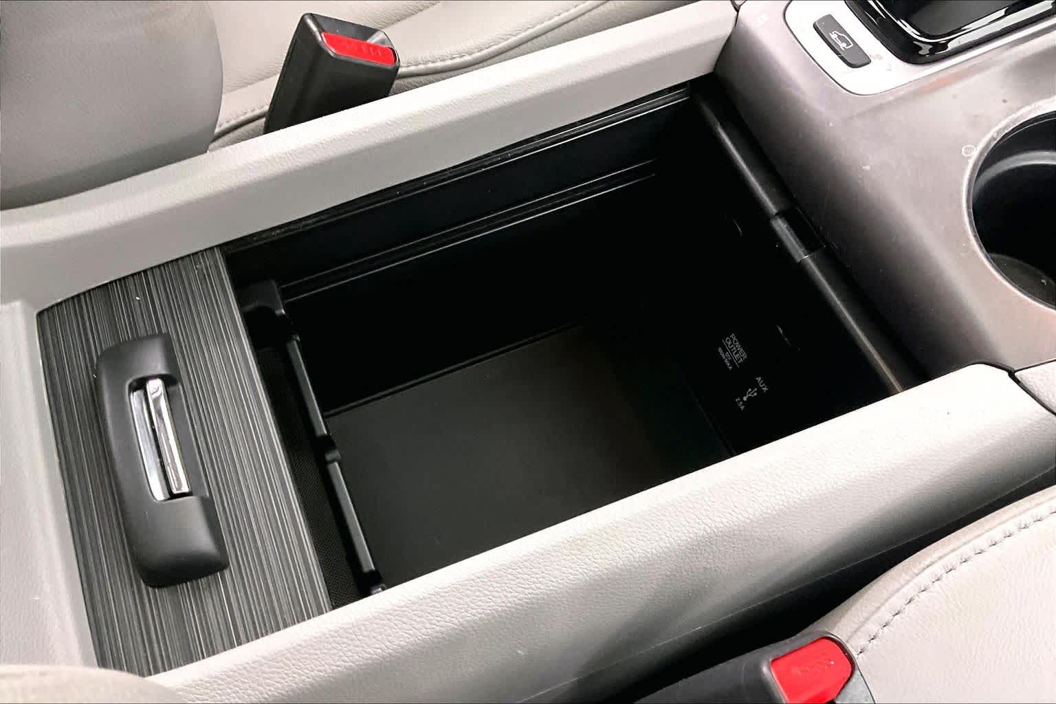 Thumbnail: 2017 Honda Pilot - 28