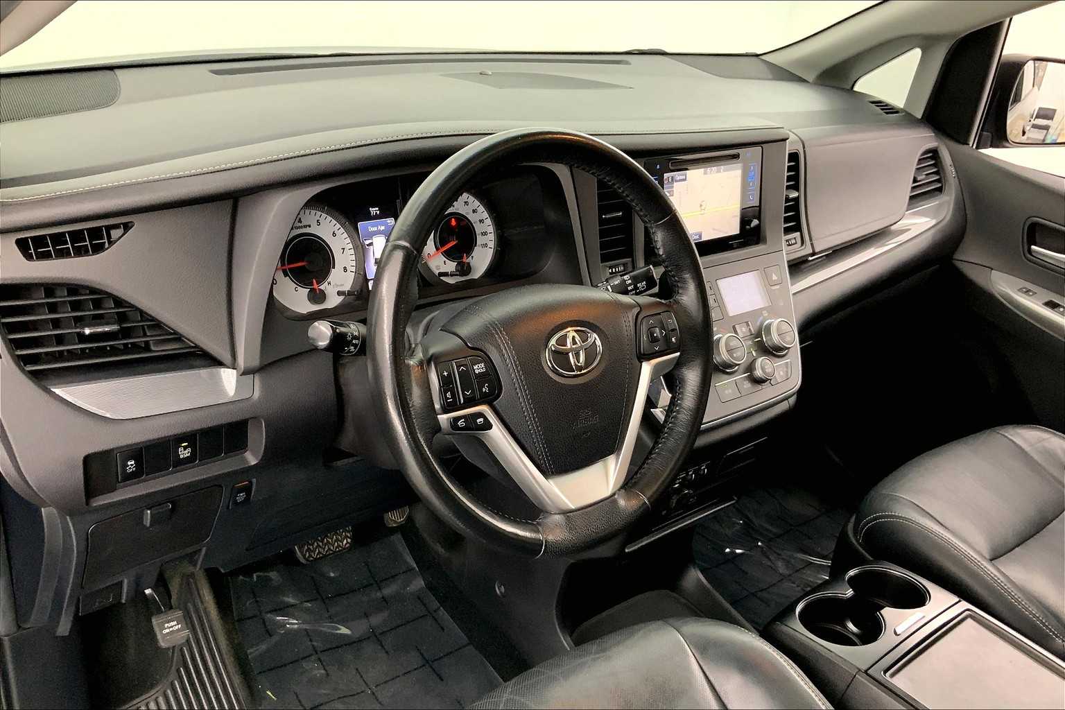 Thumbnail: 2015 Toyota Sienna - 2