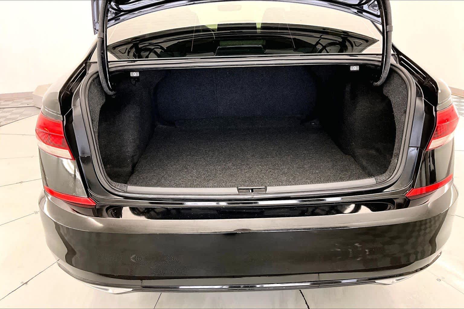 Thumbnail: 2020 Volkswagen Passat - 18