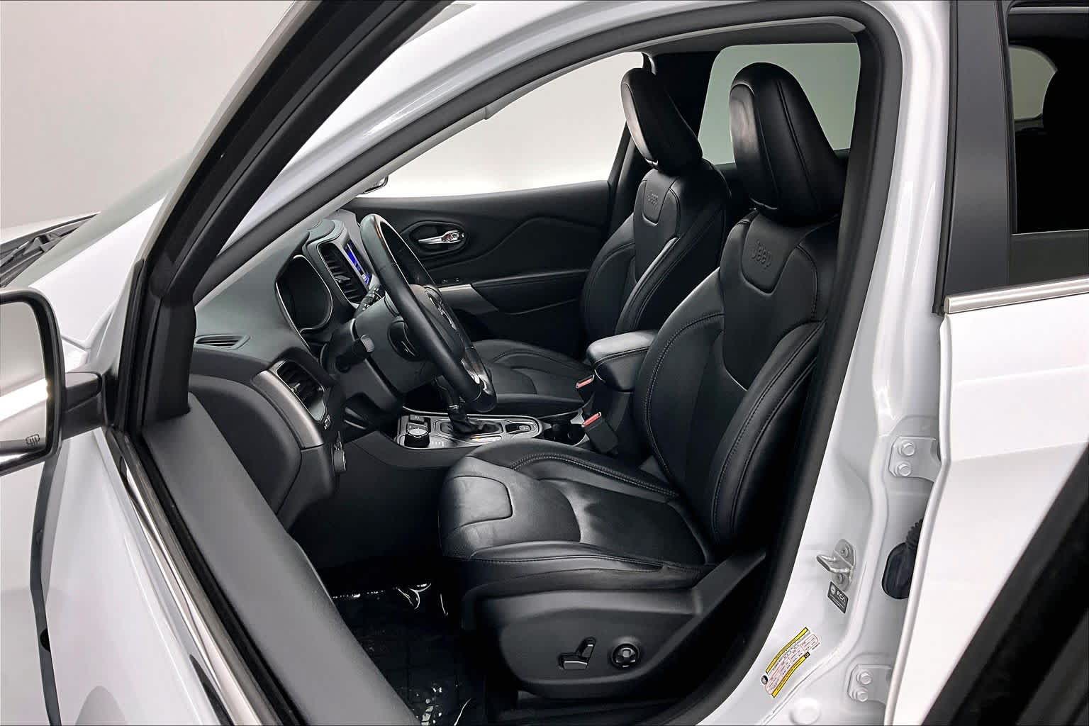 Thumbnail: 2021 Jeep Cherokee - 11