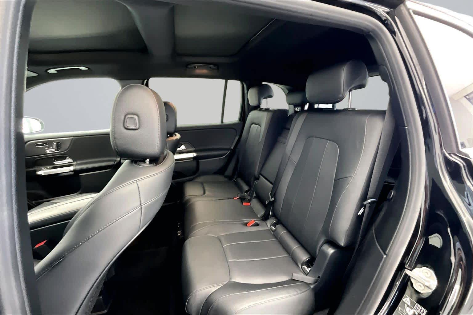 Thumbnail: 2021 Mercedes-Benz GLB - 12