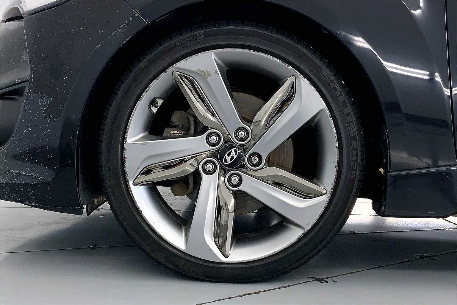 Thumbnail: 2015 Hyundai Veloster - 8