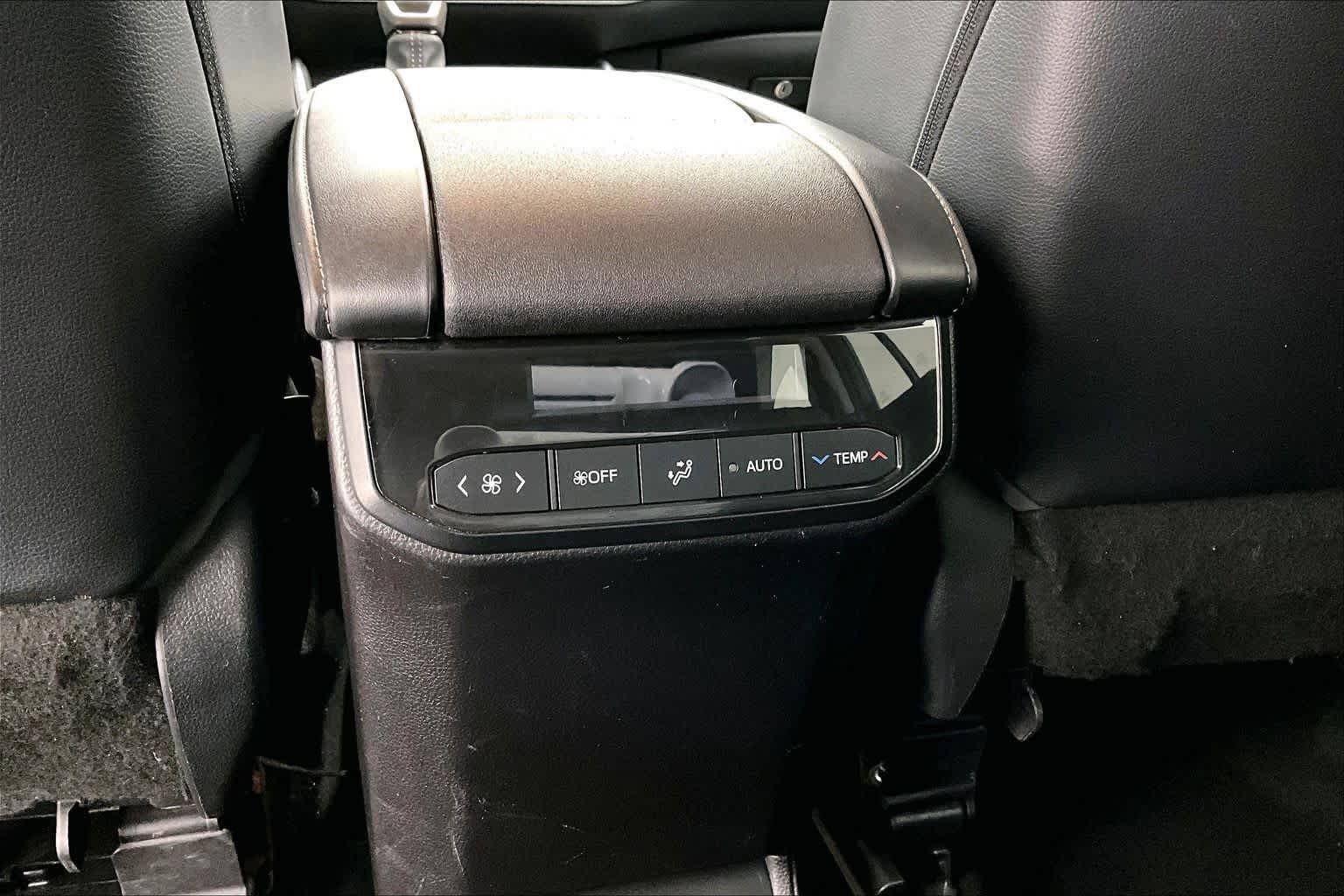 Thumbnail: 2022 Toyota Highlander - 27