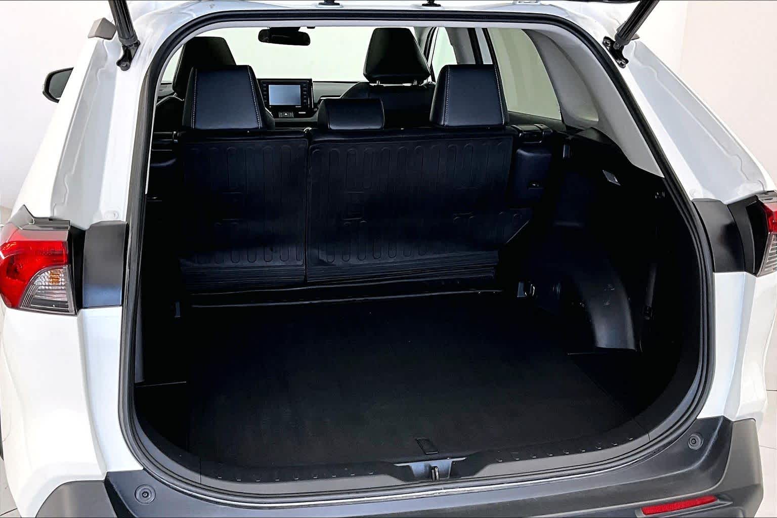 Thumbnail: 2021 Toyota RAV4 - 19